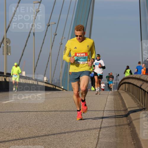 03.10.2025 - Köhlbrandbrückenlauf Strokosch-Dieckow http://msf.ph/oto/9105462 03.10.2025 09:33:11 Position 2 1044 meine-sportfotos.de