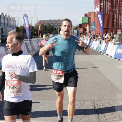 03.10.2025 - Köhlbrandbrückenlauf Jannik Wohlers http://msf.ph/oto/9105463 03.10.2025 12:58:36 Ziel 4084, 4148, 4241, 5706, 5775, 6617 meine-sportfotos.de