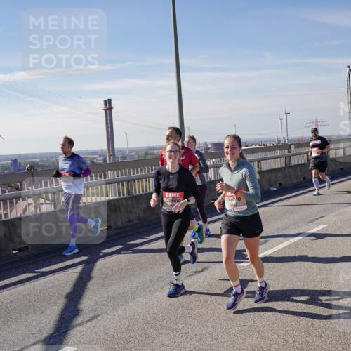 03.10.2025 - Köhlbrandbrückenlauf Michael Burmester http://msf.ph/oto/9105464 03.10.2025 12:49:14 Position 2 4642 meine-sportfotos.de