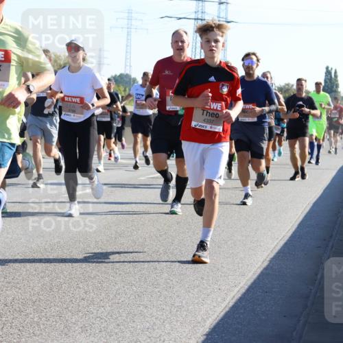 03.10.2025 - Köhlbrandbrückenlauf Strokosch-Dieckow http://msf.ph/oto/9105467 03.10.2025 12:15:38 Position 3 6447, 6786, 4337 meine-sportfotos.de