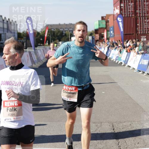03.10.2025 - Köhlbrandbrückenlauf Jannik Wohlers http://msf.ph/oto/9105470 03.10.2025 12:58:36 Ziel 4084, 4148, 4241, 5706, 5775, 6617 meine-sportfotos.de