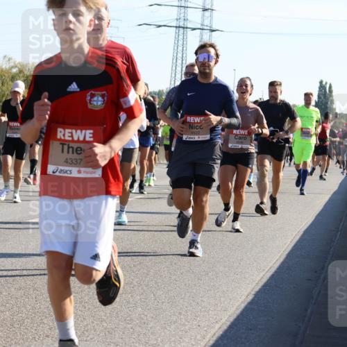 03.10.2025 - Köhlbrandbrückenlauf Strokosch-Dieckow http://msf.ph/oto/9105480 03.10.2025 12:15:39 Position 3 6786, 4337, 4622, 4246 meine-sportfotos.de