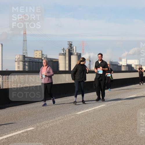 03.10.2025 - Köhlbrandbrückenlauf Lena Gebhardt http://msf.ph/oto/9105486 03.10.2025 10:12:59 Position 2  meine-sportfotos.de