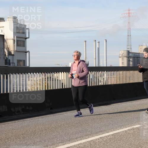 03.10.2025 - Köhlbrandbrückenlauf Lena Gebhardt http://msf.ph/oto/9105518 03.10.2025 10:13:01 Position 2  meine-sportfotos.de