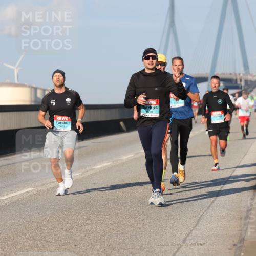 03.10.2025 - Köhlbrandbrückenlauf Lena Gebhardt http://msf.ph/oto/9105569 03.10.2025 09:39:05 Position 2 3629, 1019, 3756 meine-sportfotos.de