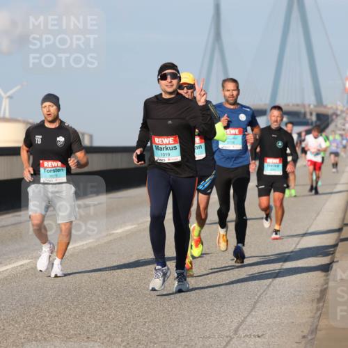 03.10.2025 - Köhlbrandbrückenlauf Lena Gebhardt http://msf.ph/oto/9105579 03.10.2025 09:39:06 Position 2 3629, 1019, 3756 meine-sportfotos.de