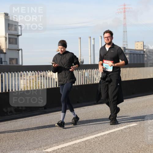 03.10.2025 - Köhlbrandbrückenlauf Lena Gebhardt http://msf.ph/oto/9105583 03.10.2025 10:13:03 Position 2 2733 meine-sportfotos.de