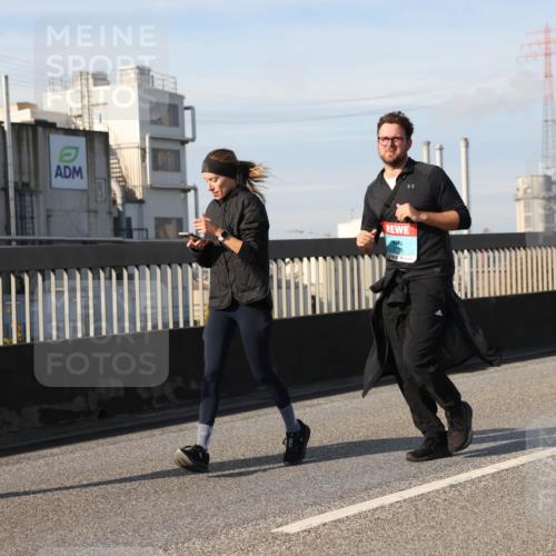 03.10.2025 - Köhlbrandbrückenlauf Lena Gebhardt http://msf.ph/oto/9105597 03.10.2025 10:13:03 Position 2  meine-sportfotos.de