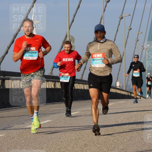 03.10.2025 - Köhlbrandbrückenlauf Strokosch-Dieckow http://msf.ph/oto/9105599 03.10.2025 09:33:27 Position 2 2402, 3401, 1007, 1026 meine-sportfotos.de