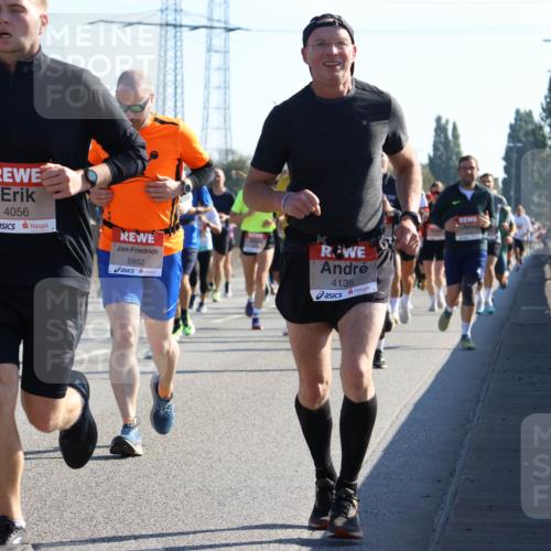 03.10.2025 - Köhlbrandbrückenlauf Strokosch-Dieckow http://msf.ph/oto/9105601 03.10.2025 12:15:58 Position 3 5951, 4056, 5952, 4135 meine-sportfotos.de