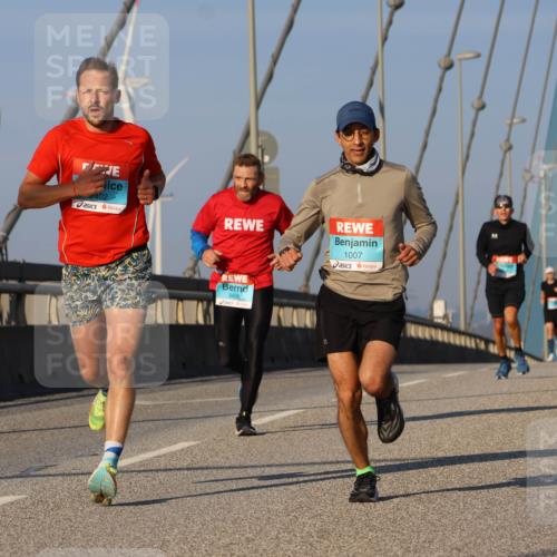 03.10.2025 - Köhlbrandbrückenlauf Strokosch-Dieckow http://msf.ph/oto/9105608 03.10.2025 09:33:27 Position 2 402, 3401, 1007, 1026 meine-sportfotos.de