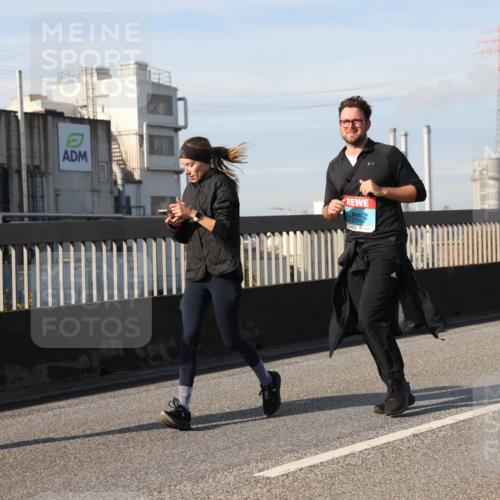 03.10.2025 - Köhlbrandbrückenlauf Lena Gebhardt http://msf.ph/oto/9105611 03.10.2025 10:13:03 Position 2 3733 meine-sportfotos.de