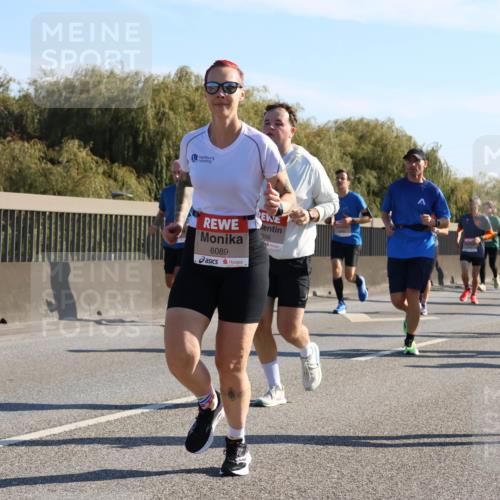 03.10.2025 - Köhlbrandbrückenlauf Strokosch-Dieckow http://msf.ph/oto/9105612 03.10.2025 12:16:03 Position 3 856, 6089, 4718 meine-sportfotos.de