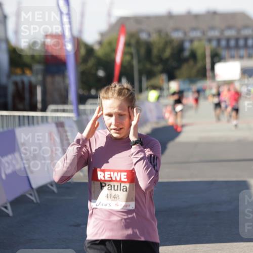 03.10.2025 - Köhlbrandbrückenlauf Jannik Wohlers http://msf.ph/oto/9105618 03.10.2025 12:58:38 Ziel 4084, 4148, 4241, 5706, 6617 meine-sportfotos.de