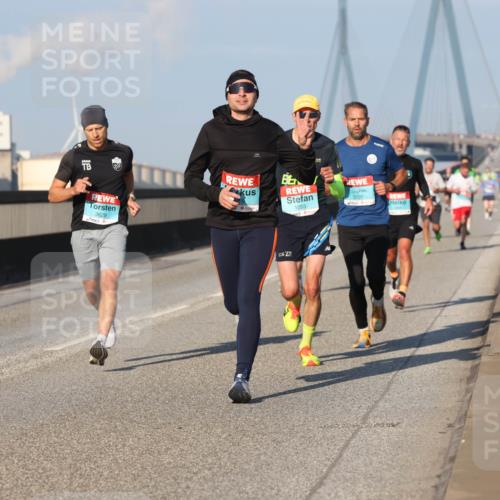 03.10.2025 - Köhlbrandbrückenlauf Lena Gebhardt http://msf.ph/oto/9105621 03.10.2025 09:39:06 Position 2 3629, 3756, 1055 meine-sportfotos.de