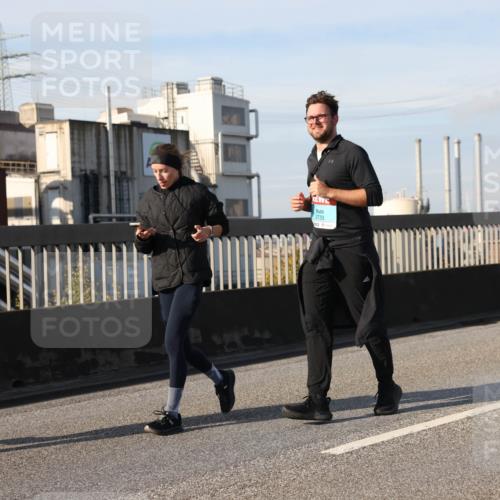 03.10.2025 - Köhlbrandbrückenlauf Lena Gebhardt http://msf.ph/oto/9105628 03.10.2025 10:13:03 Position 2 3733 meine-sportfotos.de