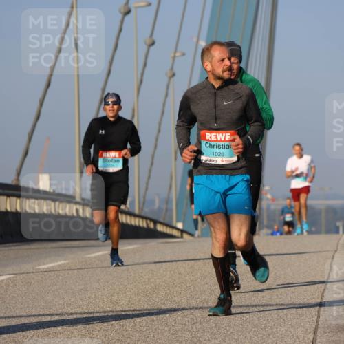 03.10.2025 - Köhlbrandbrückenlauf Strokosch-Dieckow http://msf.ph/oto/9105629 03.10.2025 09:33:29 Position 2 1034, 1026 meine-sportfotos.de