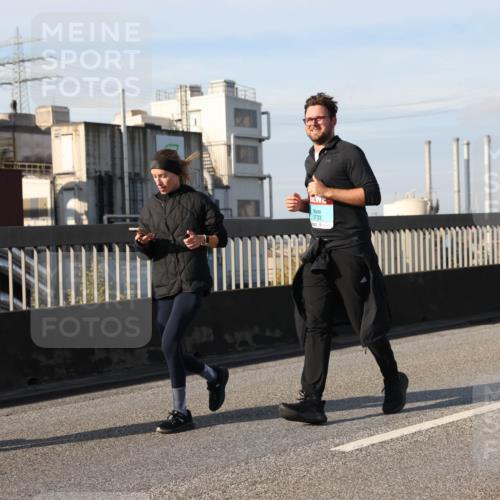03.10.2025 - Köhlbrandbrückenlauf Lena Gebhardt http://msf.ph/oto/9105636 03.10.2025 10:13:04 Position 2 3733 meine-sportfotos.de