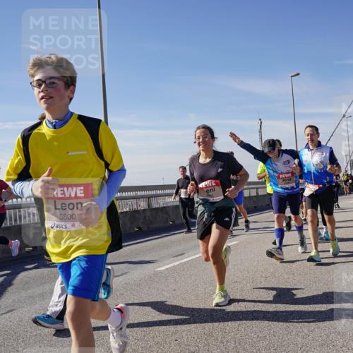 03.10.2025 - Köhlbrandbrückenlauf Michael Burmester http://msf.ph/oto/9105642 03.10.2025 12:49:26 Position 2 5800 meine-sportfotos.de