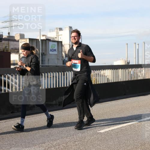 03.10.2025 - Köhlbrandbrückenlauf Lena Gebhardt http://msf.ph/oto/9105649 03.10.2025 10:13:04 Position 2  meine-sportfotos.de