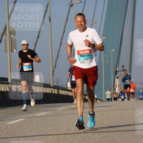 03.10.2025 - Köhlbrandbrückenlauf Strokosch-Dieckow http://msf.ph/oto/9105651 03.10.2025 09:33:41 Position 2 3086 meine-sportfotos.de