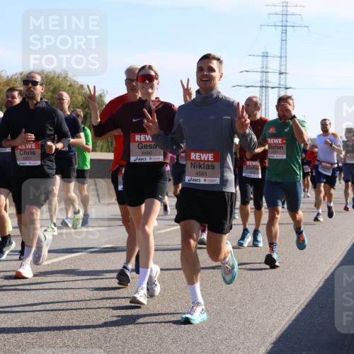 03.10.2025 - Köhlbrandbrückenlauf Strokosch-Dieckow http://msf.ph/oto/9105687 03.10.2025 12:16:07 Position 3 4713, 6323, 4490, 5707, 4585 meine-sportfotos.de
