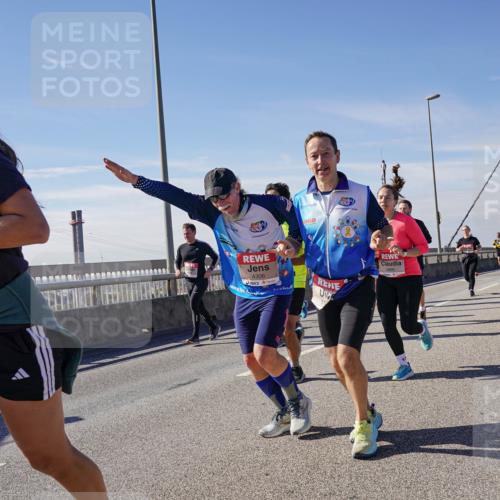03.10.2025 - Köhlbrandbrückenlauf Michael Burmester http://msf.ph/oto/9105691 03.10.2025 12:49:27 Position 2 4306 meine-sportfotos.de