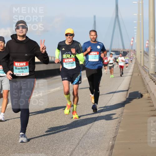 03.10.2025 - Köhlbrandbrückenlauf Lena Gebhardt http://msf.ph/oto/9105702 03.10.2025 09:39:08 Position 2 3629, 1019, 1055, 3756 meine-sportfotos.de