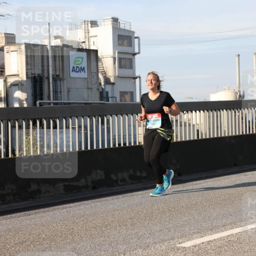 03.10.2025 - Köhlbrandbrückenlauf Lena Gebhardt http://msf.ph/oto/9105749 03.10.2025 10:13:06 Position 2  meine-sportfotos.de