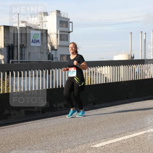 03.10.2025 - Köhlbrandbrückenlauf Lena Gebhardt http://msf.ph/oto/9105769 03.10.2025 10:13:06 Position 2 2627 meine-sportfotos.de