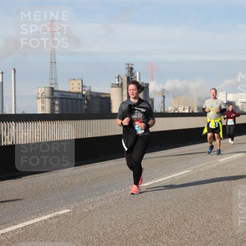 03.10.2025 - Köhlbrandbrückenlauf Lena Gebhardt http://msf.ph/oto/9105777 03.10.2025 10:13:07 Position 2 19 meine-sportfotos.de