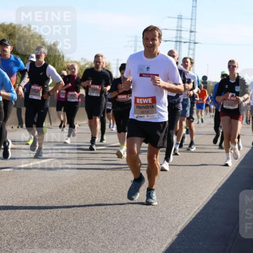 03.10.2025 - Köhlbrandbrückenlauf Strokosch-Dieckow http://msf.ph/oto/9105794 03.10.2025 12:16:20 Position 3 4636, 4737, 4213 meine-sportfotos.de