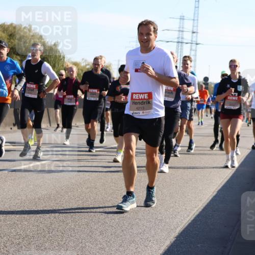 03.10.2025 - Köhlbrandbrückenlauf Strokosch-Dieckow http://msf.ph/oto/9105799 03.10.2025 12:16:20 Position 3 4636, 4737, 10, 4213 meine-sportfotos.de
