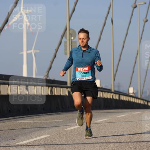 03.10.2025 - Köhlbrandbrückenlauf Strokosch-Dieckow http://msf.ph/oto/9105804 03.10.2025 09:33:56 Position 2 3350 meine-sportfotos.de