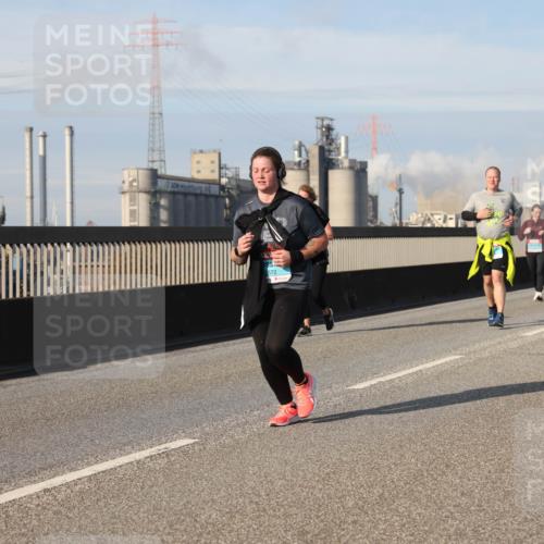 03.10.2025 - Köhlbrandbrückenlauf Lena Gebhardt http://msf.ph/oto/9105811 03.10.2025 10:13:08 Position 2 572 meine-sportfotos.de