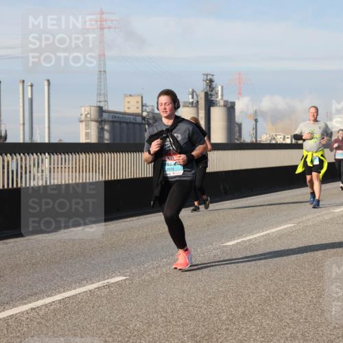 03.10.2025 - Köhlbrandbrückenlauf Lena Gebhardt http://msf.ph/oto/9105828 03.10.2025 10:13:08 Position 2 2572 meine-sportfotos.de