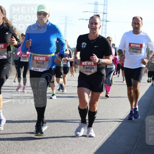 03.10.2025 - Köhlbrandbrückenlauf Strokosch-Dieckow http://msf.ph/oto/9105830 03.10.2025 12:16:24 Position 3 6764, 6667, 4012, 4386 meine-sportfotos.de