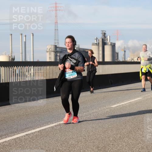 03.10.2025 - Köhlbrandbrückenlauf Lena Gebhardt http://msf.ph/oto/9105847 03.10.2025 10:13:08 Position 2 2572 meine-sportfotos.de
