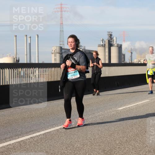03.10.2025 - Köhlbrandbrückenlauf Lena Gebhardt http://msf.ph/oto/9105860 03.10.2025 10:13:08 Position 2  meine-sportfotos.de