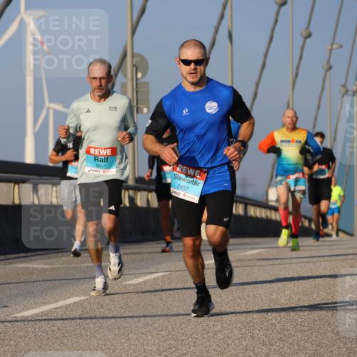 03.10.2025 - Köhlbrandbrückenlauf Strokosch-Dieckow http://msf.ph/oto/9105870 03.10.2025 09:34:10 Position 2 3267, 2937, 3008 meine-sportfotos.de