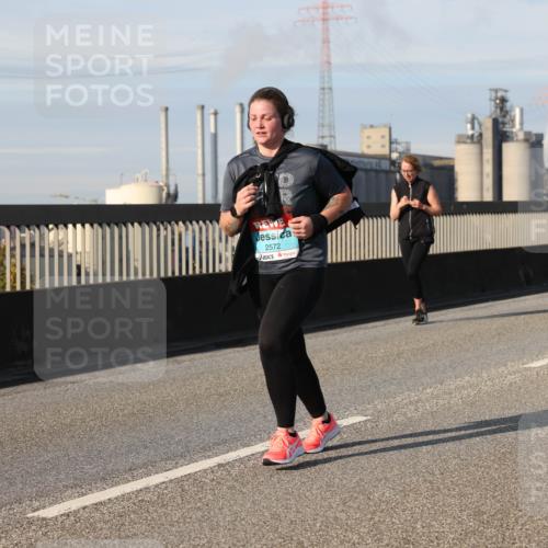 03.10.2025 - Köhlbrandbrückenlauf Lena Gebhardt http://msf.ph/oto/9105872 03.10.2025 10:13:09 Position 2 2572 meine-sportfotos.de