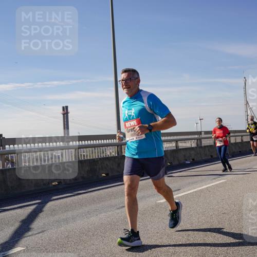 03.10.2025 - Köhlbrandbrückenlauf Michael Burmester http://msf.ph/oto/9105877 03.10.2025 12:49:33 Position 2 1993, 6535 meine-sportfotos.de