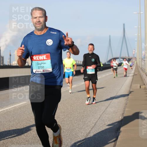 03.10.2025 - Köhlbrandbrückenlauf Lena Gebhardt http://msf.ph/oto/9105883 03.10.2025 09:39:10 Position 2 3756 meine-sportfotos.de