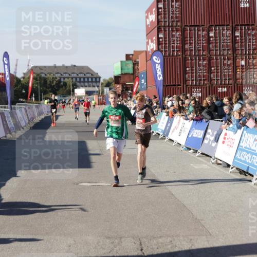 03.10.2025 - Köhlbrandbrückenlauf Jannik Wohlers http://msf.ph/oto/9105889 03.10.2025 12:58:43 Ziel 4084, 4148, 4241, 5824, 6167 meine-sportfotos.de