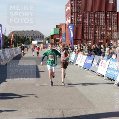 03.10.2025 - Köhlbrandbrückenlauf Jannik Wohlers http://msf.ph/oto/9105897 03.10.2025 12:58:43 Ziel 4084, 4148, 4241, 5824, 6167 meine-sportfotos.de