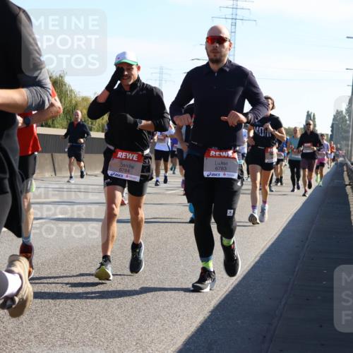 03.10.2025 - Köhlbrandbrückenlauf Strokosch-Dieckow http://msf.ph/oto/9105902 03.10.2025 12:16:32 Position 3 9628, 6784, 6783 meine-sportfotos.de