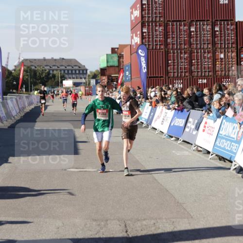 03.10.2025 - Köhlbrandbrückenlauf Jannik Wohlers http://msf.ph/oto/9105906 03.10.2025 12:58:43 Ziel 4084, 4148, 4241, 5824, 6167 meine-sportfotos.de