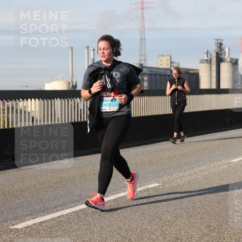 03.10.2025 - Köhlbrandbrückenlauf Lena Gebhardt http://msf.ph/oto/9105907 03.10.2025 10:13:09 Position 2 2572 meine-sportfotos.de