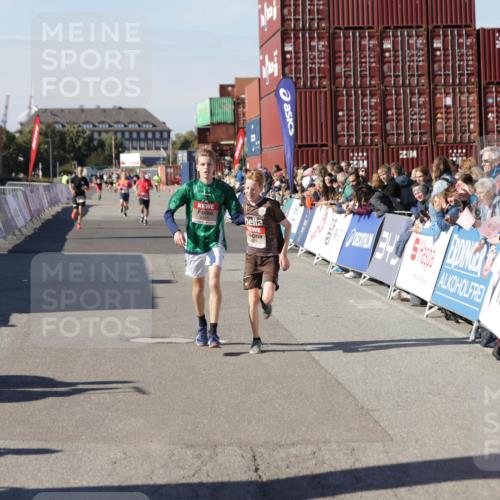 03.10.2025 - Köhlbrandbrückenlauf Jannik Wohlers http://msf.ph/oto/9105928 03.10.2025 12:58:44 Ziel 4084, 4148, 4241, 5824, 6167 meine-sportfotos.de