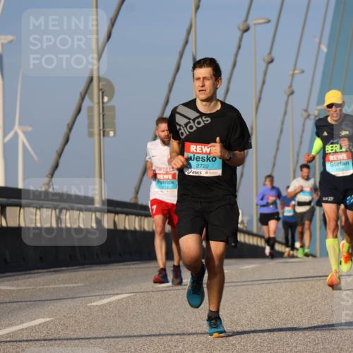 03.10.2025 - Köhlbrandbrückenlauf Strokosch-Dieckow http://msf.ph/oto/9105946 03.10.2025 09:34:19 Position 2 2722 meine-sportfotos.de